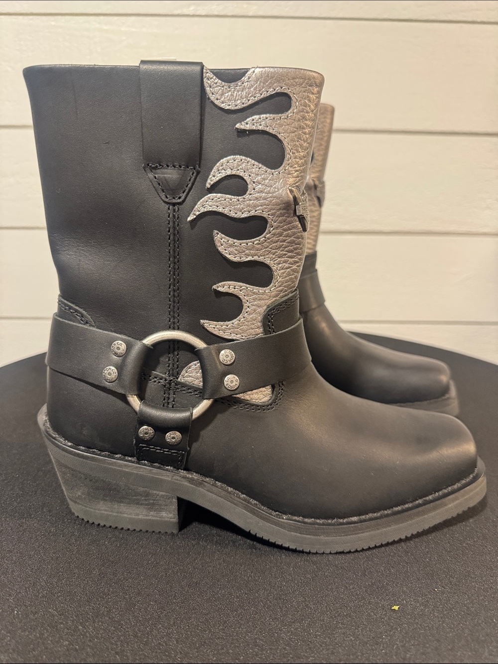 NWT Harley-Davidson Women’s Korsen Silver 5.75” Black/Silver leather boots- 6 - Picture 2 of 7
